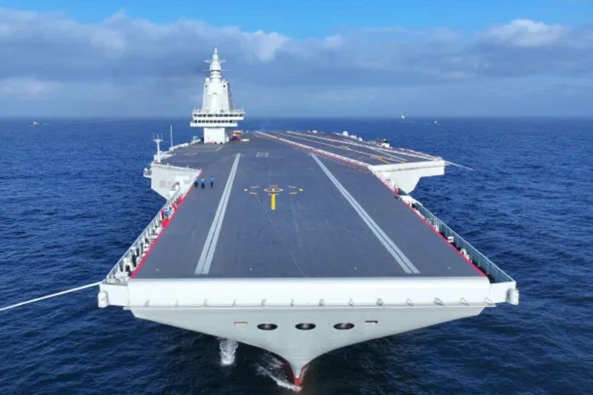 Avec ce colosse de 80 000 tonnes la Chine prouve au monde entier qu’elle peut désormais produire seule des porte-avions high-techs rivalisant avec l’US Navy