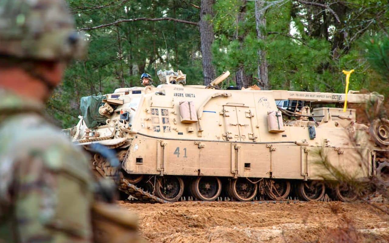 Ce vieux véhicule des années 60 redevient indispensable à l’armée américaine face aux limites de ses chars lourds