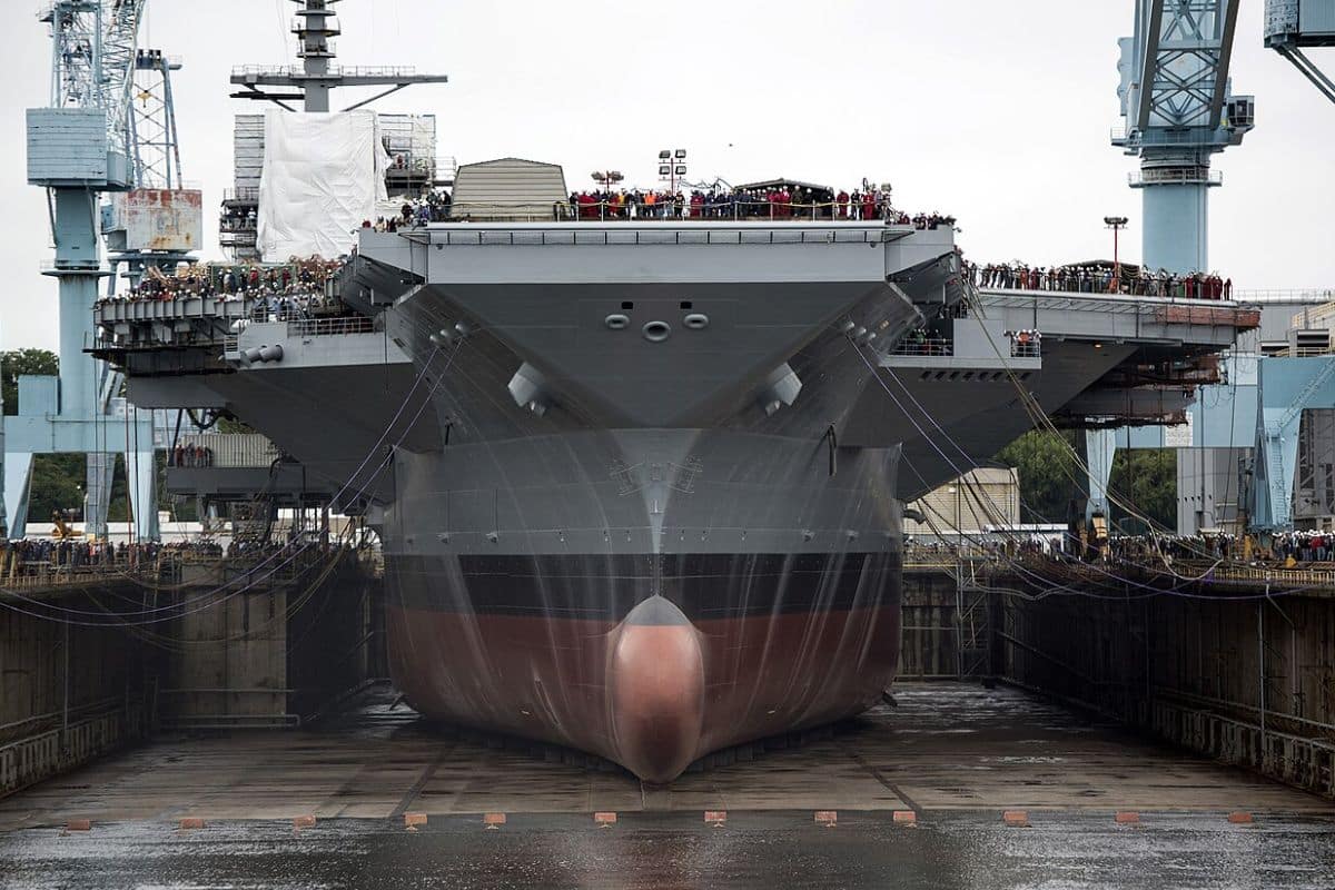 Le plus grand navire militaire et ses 100 000 tonnes ne sont pas prêts de quitter les quais de Newport News avec cette mauvaise nouvelle sur le chantier