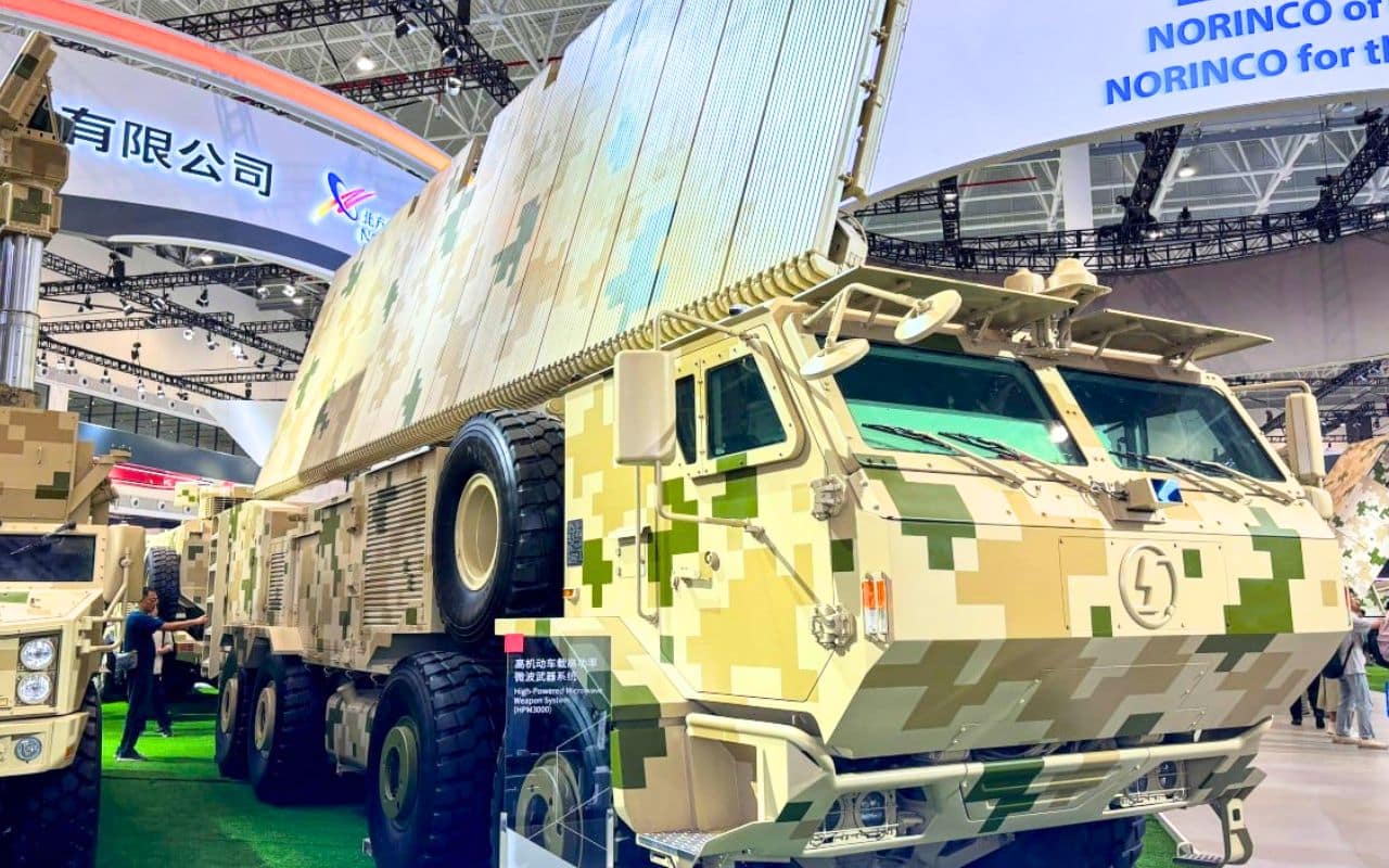 La Chine dévoile une arme à micro-ondes de 10 milliards de watts : une menace invisible qui pourrait mettre en péril les satellites