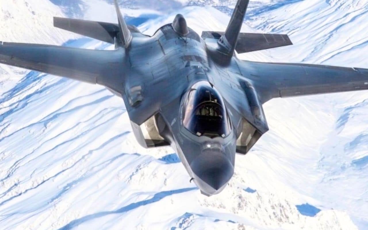 Le roi des avions furtifs déjà dépassé ? La Chine met la pression sur les Etats-Unis avec un chasseur plus rapide, plus furtif et moins cher écrasant la suprématie du F-35