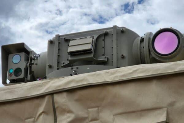 Le canon d'EOS affiche une puissance de 100 KW.