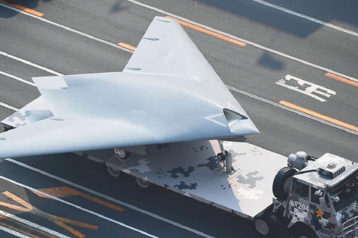Cet avion chinois n'est pas "n'importe quel avion" puisqu'il est le premier drone furtif au monde capable de décoller depuis un porte-avions