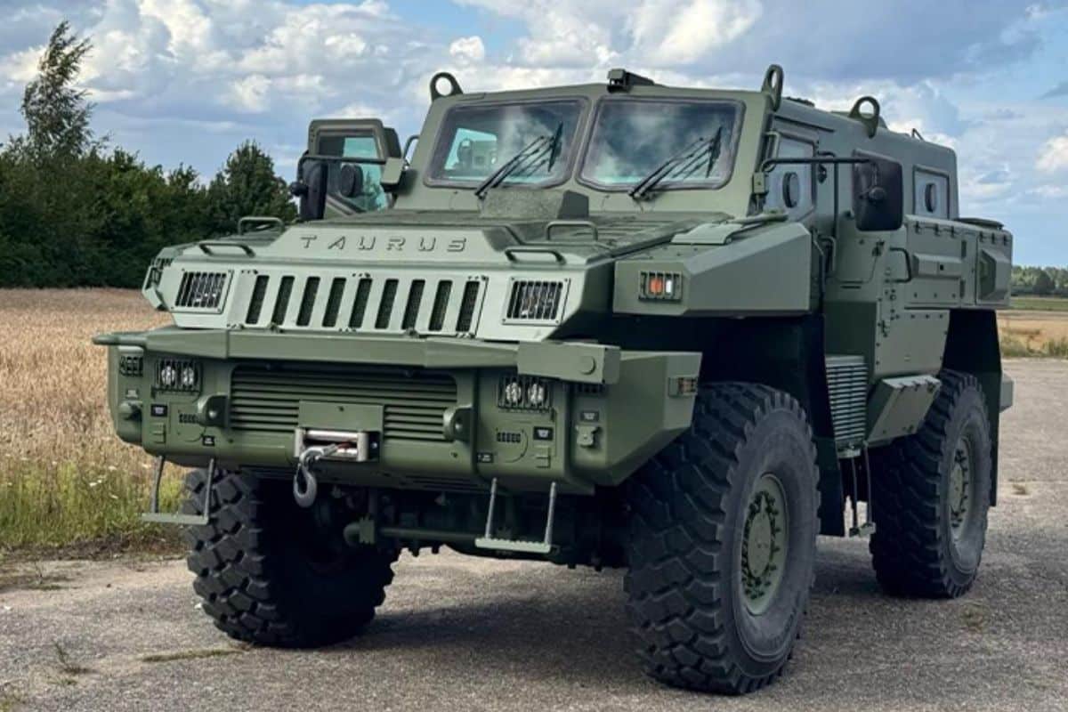 Ce voisin de la Russie ne compte pas rester sans rien faire et commence à développer sa propre industrie militaire avec un véhicule blindé high-tech : Taurus 4-1