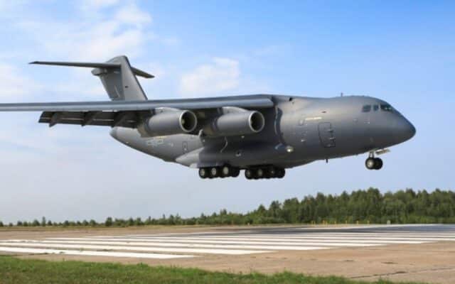 Capable d’emporter 120  tonnes sur 6 500 km, ce monstre Chinois serait si massif qu’aucun aéroport militaire occidental ne pourrait l’accueillir