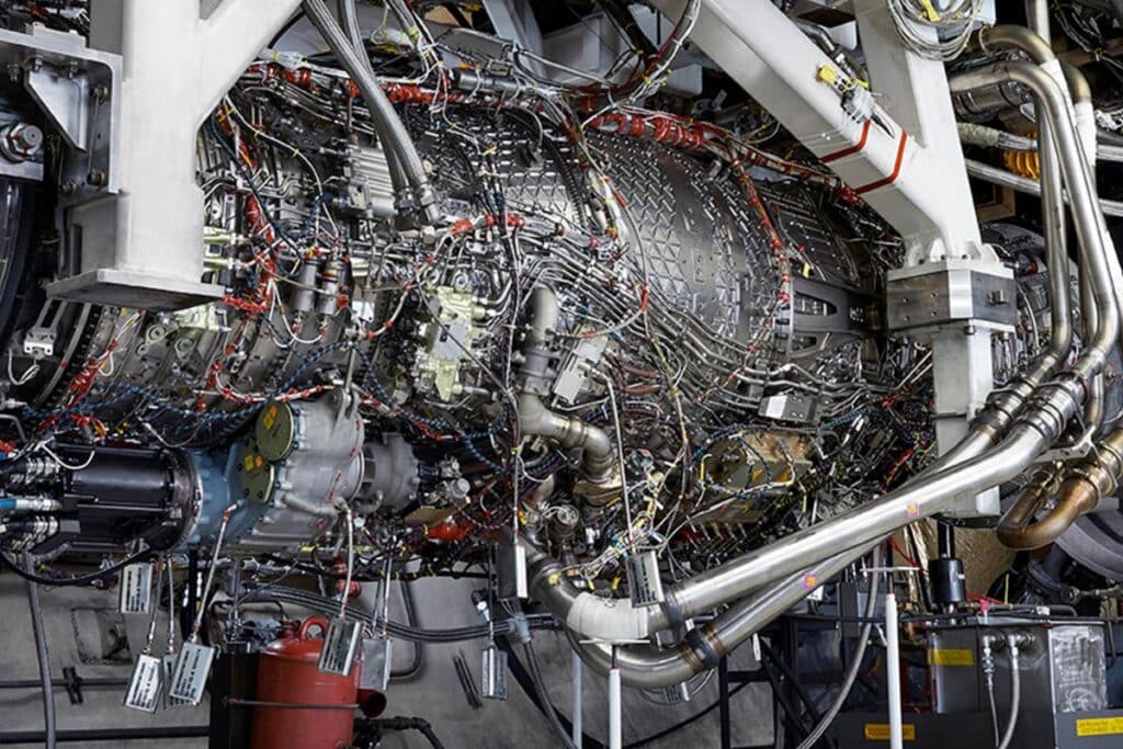 En plus des deux circuits classiques d’un moteur (le cœur chaud et le circuit de soufflante), le XA100 intègre un troisième canal d’air, refroidi, qui sert plusieurs objectifs.