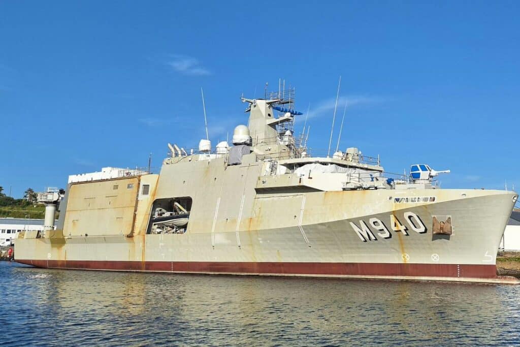 Le M940 Oostende pendant sa construction à Concarneau.