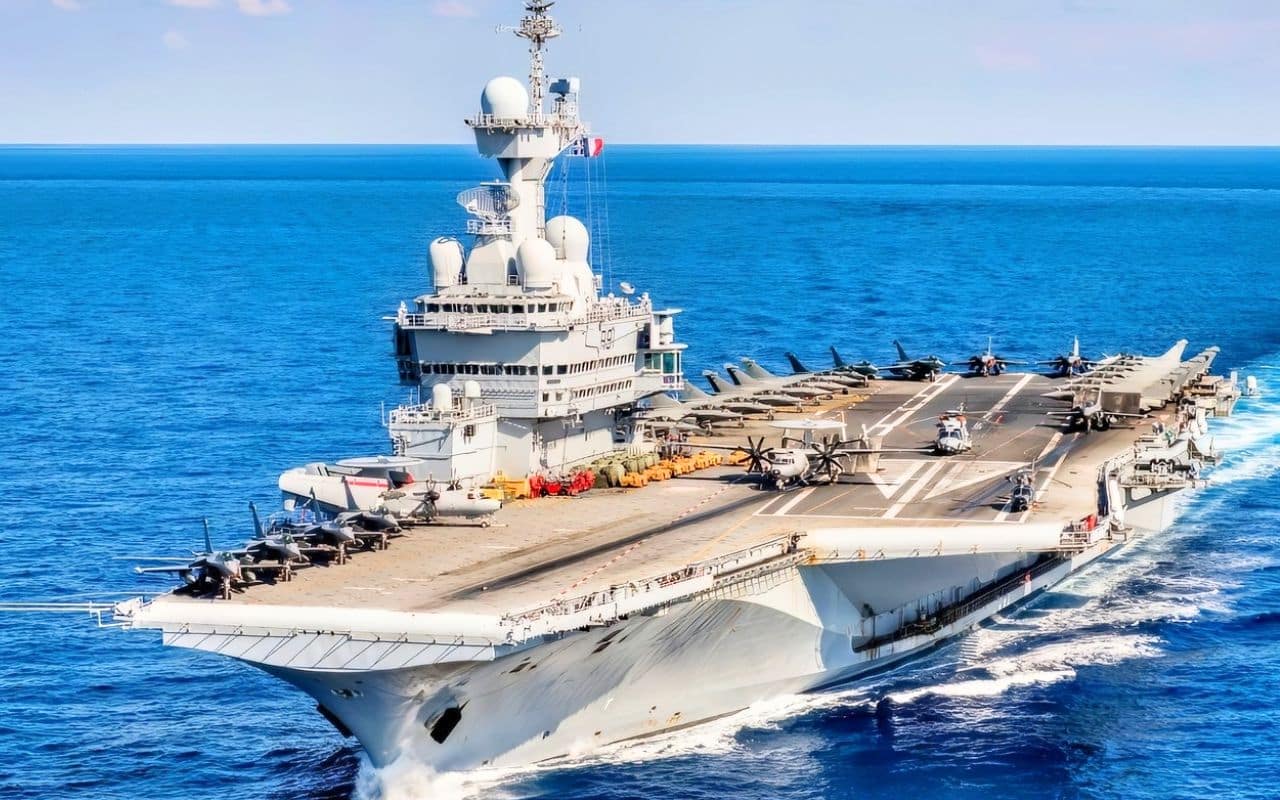 La France s’apprête à enterrer son navire le plus puissant mais ce monstre nucléaire va être remplacé par le porte-avions le plus avancé d’Europe