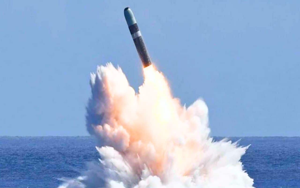 La coopération militaire entre les Etats-Unis et le Royaume-Unis franchit un cap : leur missile nucléaire sous-marin va pouvoir frapper à 12 000 km pendant encore 50 ans