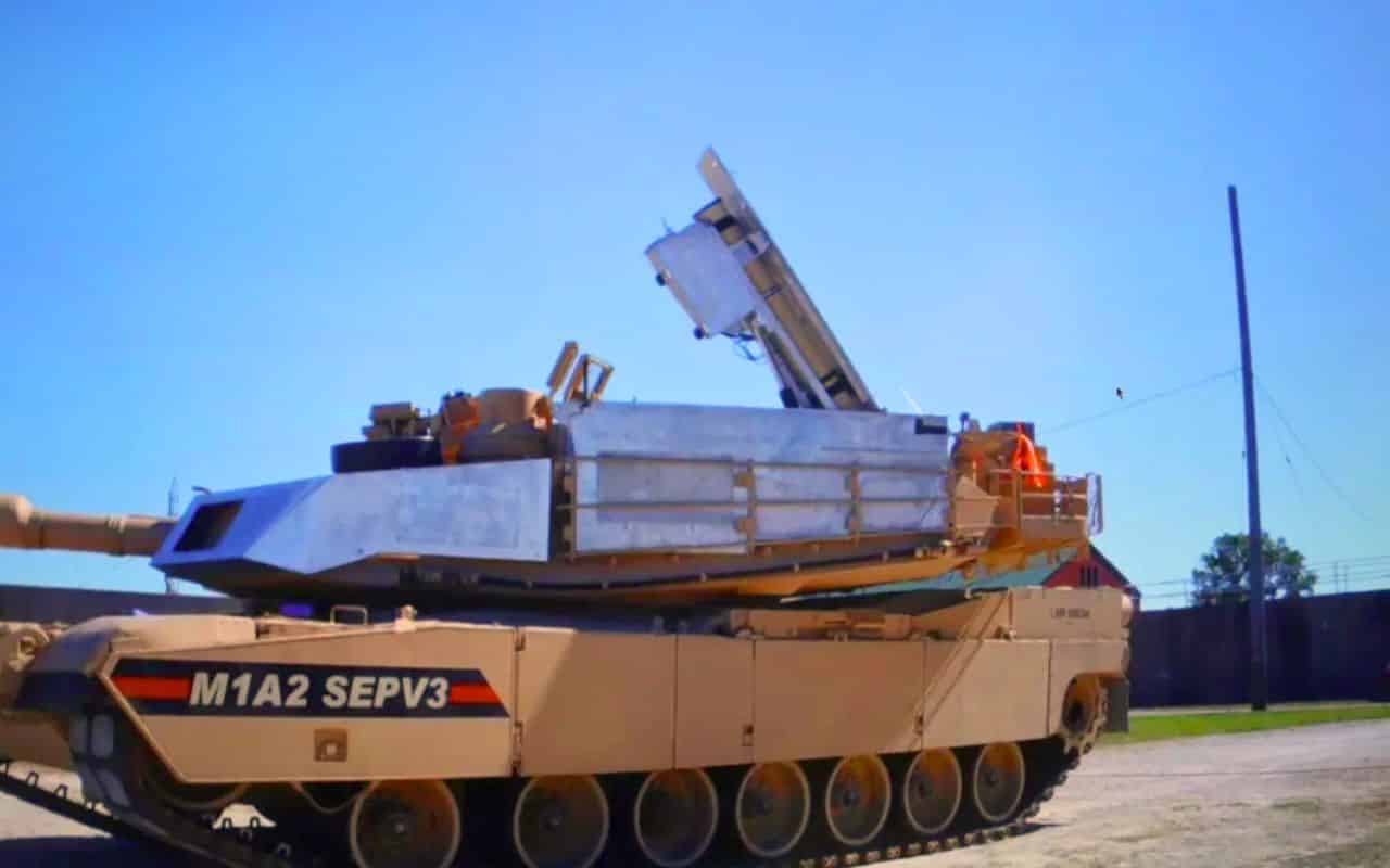 Ce blindé américain devient un tueur furtif les M1 Abrams testent des drones kamikazes embarqués pour frapper à 40 km