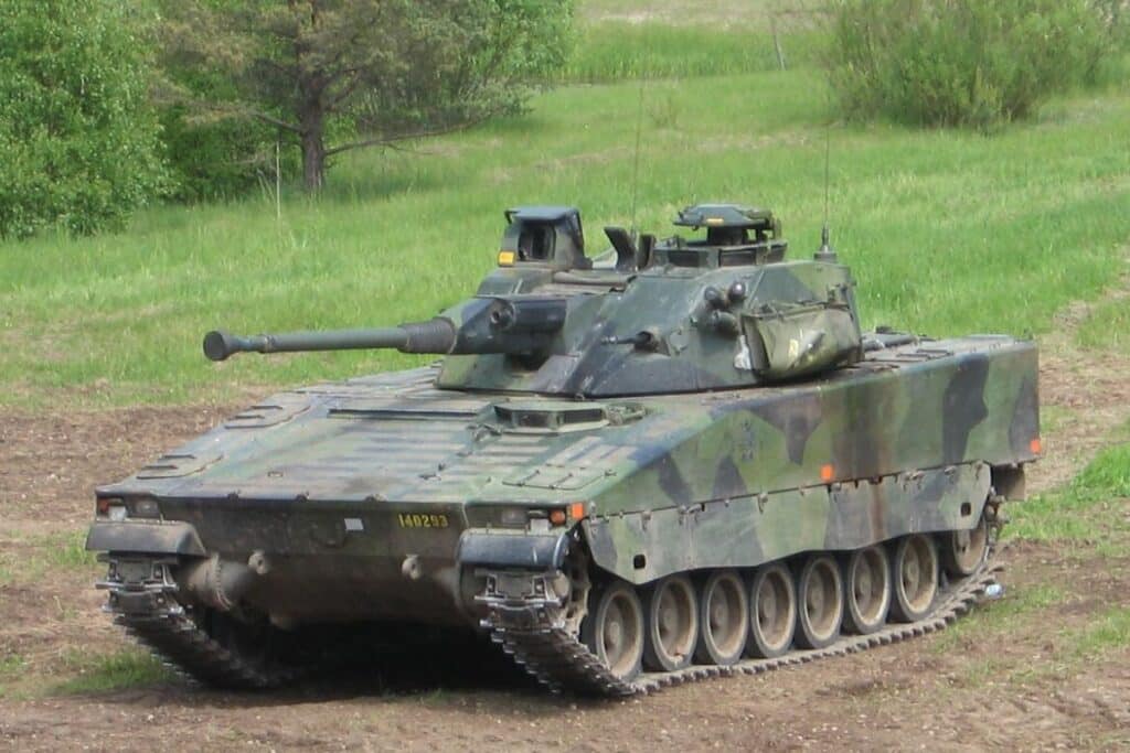 À ce jour 1677 CV90 ont été commandés ou produits dans le monde auprès du fabricant BAE Systems Hägglunds.