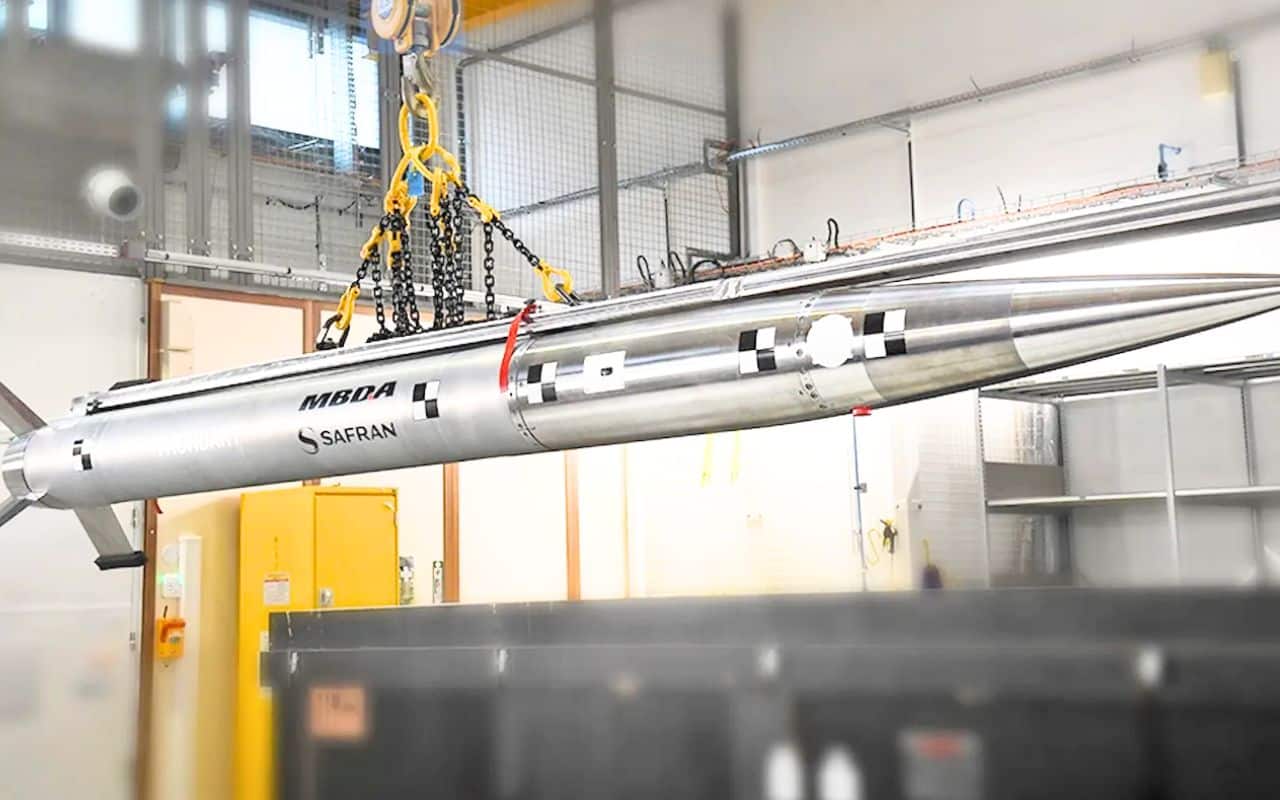 La France sort enfin du piège HIMARS : cette roquette guidée double la portée et brise la dépendance aux armes américaines