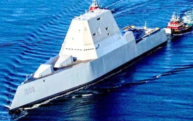 Ce destroyer à 9 milliards d’euros devient le premier au monde à pouvoir lancer des missiles hypersoniques longue portée sans ogive nucléaire renforçant la domination navale des Etats-Unis