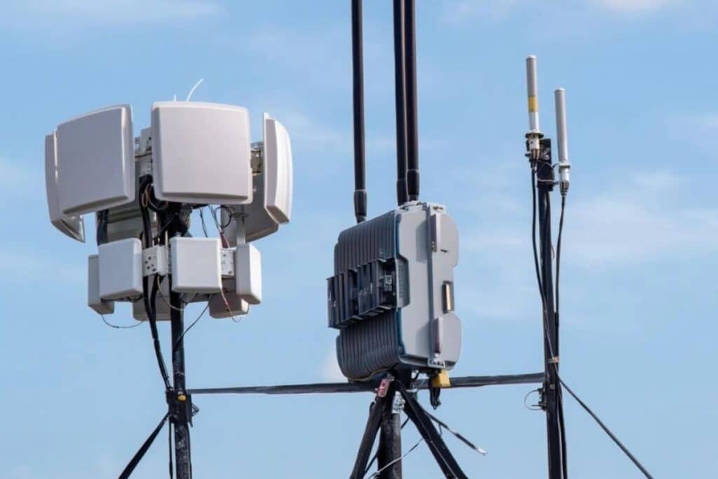 Les 2 systèmes TRUSTCOMS achetés par la France n’ont pas vocation à remplacer les grands programmes en cours. Ils comblent un vide immédiat, en attendant des architectures plus intégrées.
