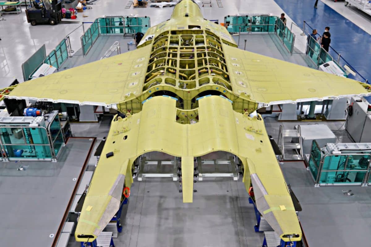 Le Rafale peut craindre ce nouveau concurrent de la même génération que lui et annoncé moins cher à environ 76 millions d'euros pièce