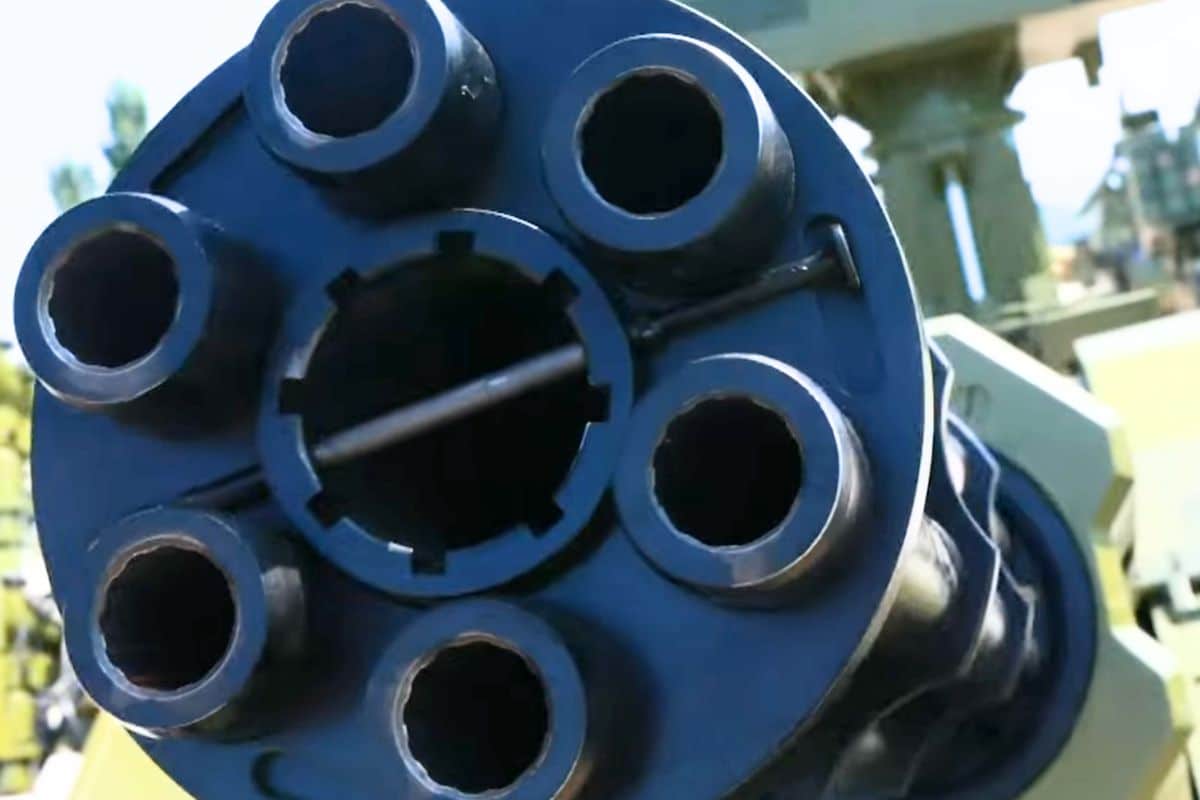 La Chine semble avoir compris quelque chose avant tout le monde avec cet entraînement qui a opposé sa flotte militaire à des nuée d'essaims à basse altitude