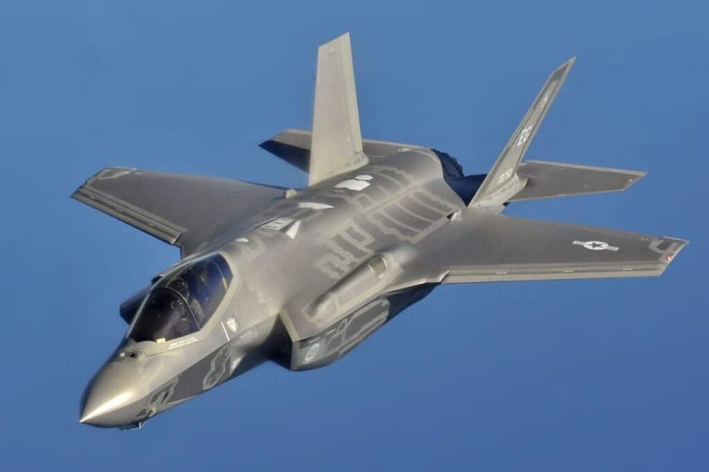 Un F-35A vaut entre 105 et115 millions (équipement compris).