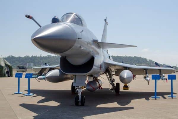La Chine revendique fièrement la première victoire de son avion de chasse qui aurait abattu un Rafale durant le bref affrontement entre Inde et Pakistan en 2025