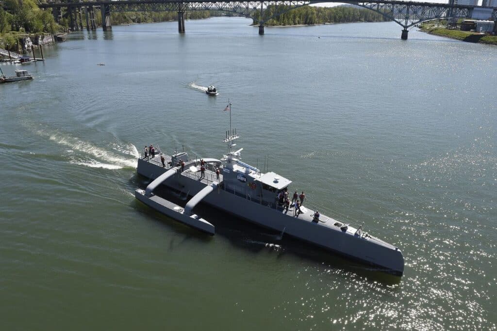 Le Sea Hunter est testé par la Defense Advanced Research Projects Agency (DARPA) depuis 2016.
