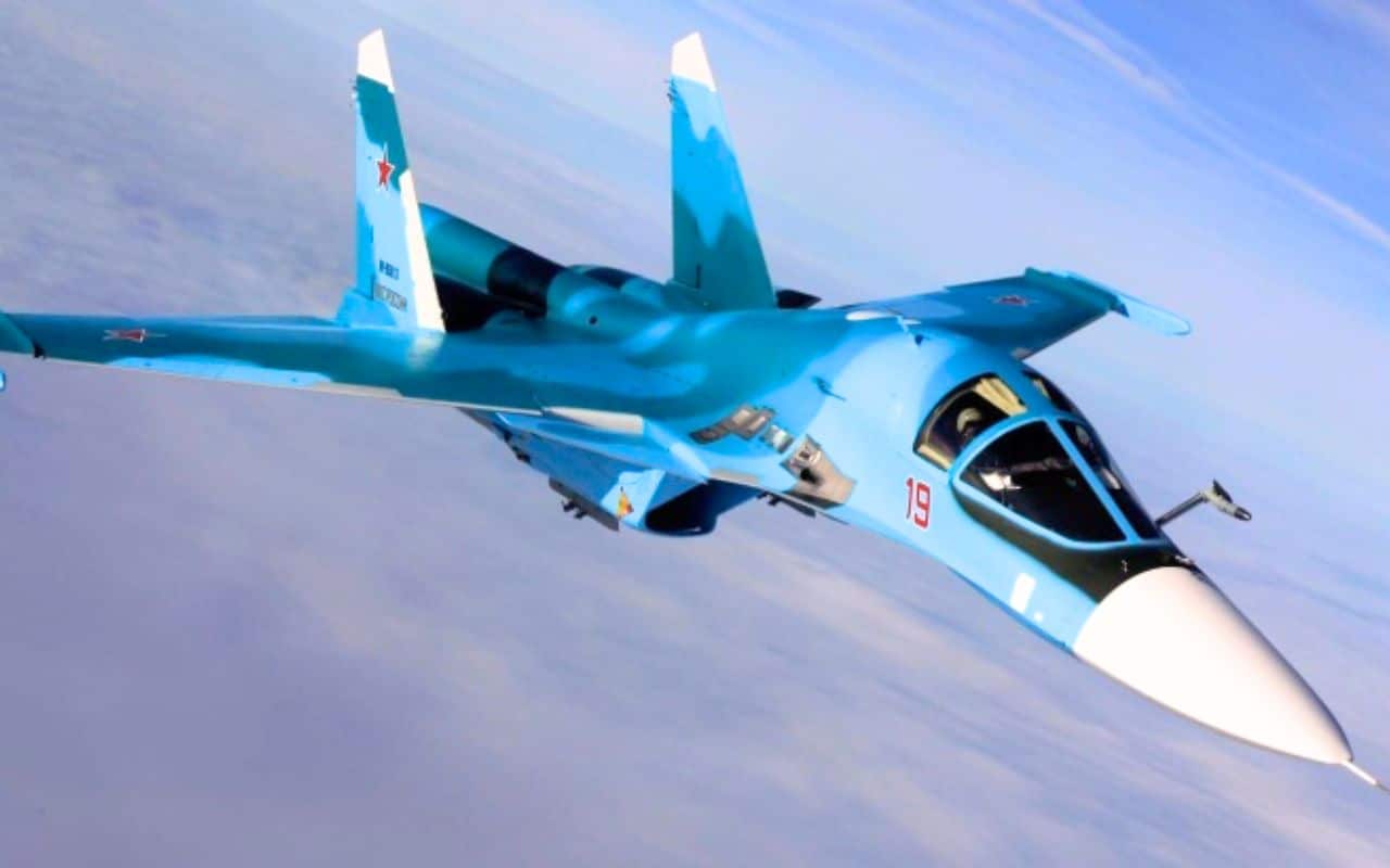 Ce chasseur-bombardier russe peut afficher une portée “intercontinentale” sur le papier mais cette promesse s’effondre dès qu’on parle de combat