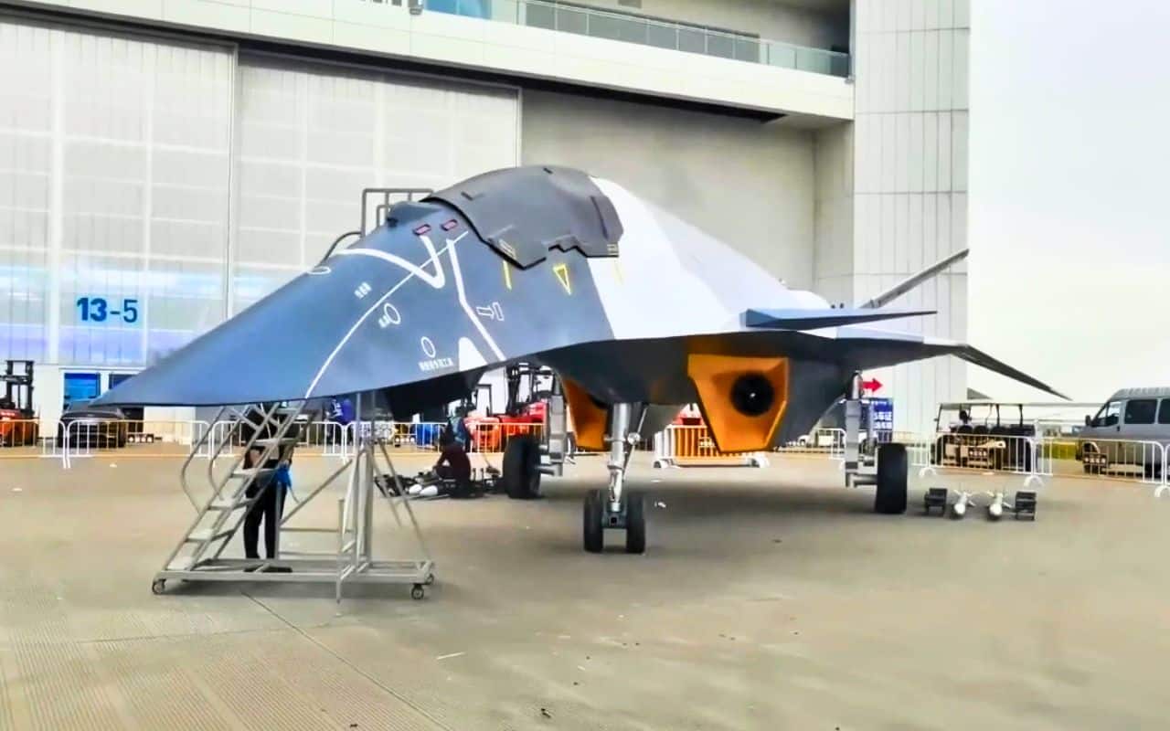 Ce chasseur chinois de « 6e génération » semble taillé pour la furtivité, mais certains indices crient au décor de cinéma : quand la forme impressionne plus que la faisabilité