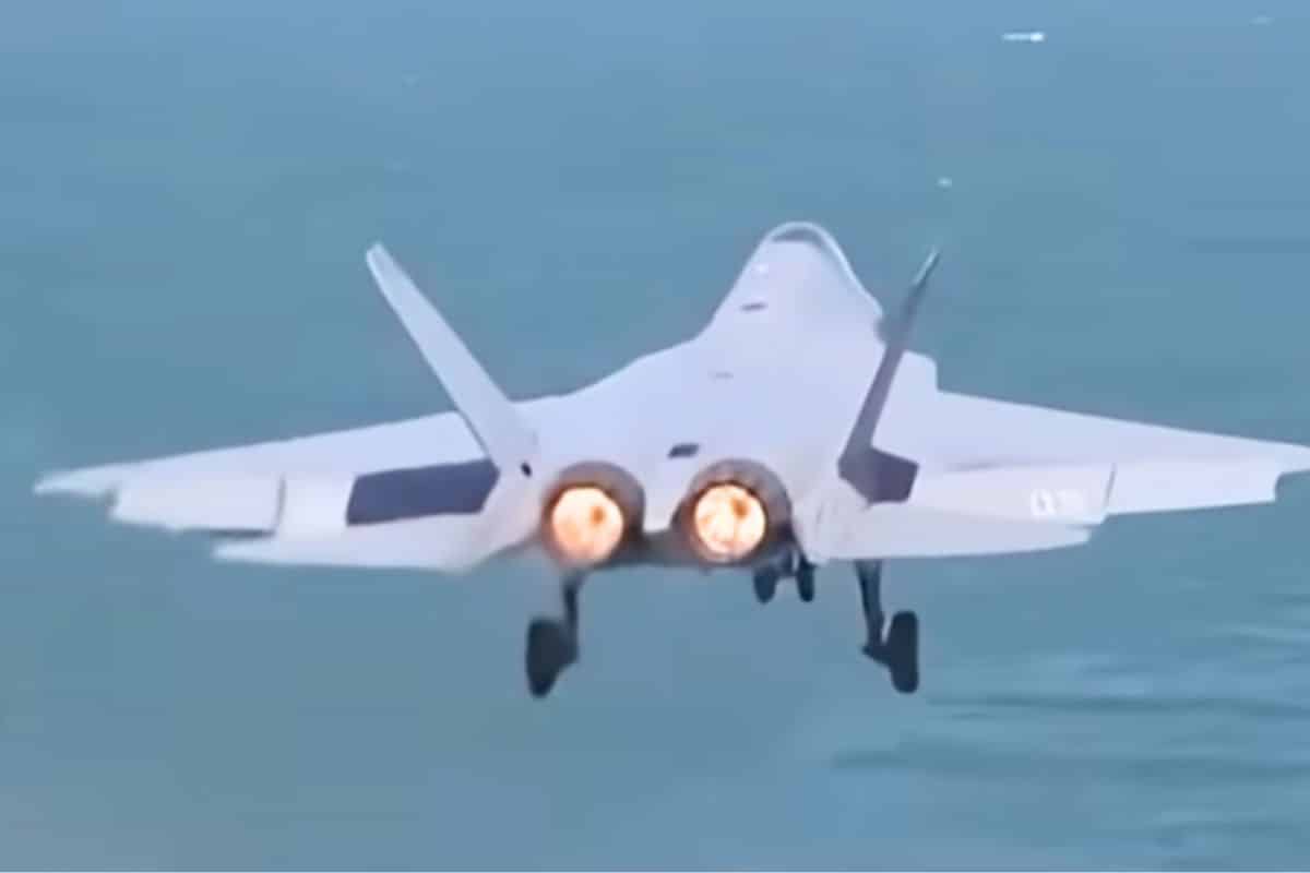La marine chinoise s'est-elle vue « trop belle » ? Son fleuron des airs censé concurrencer le F-35 serait presqu’inutile au combat depuis son dernier porte-avions