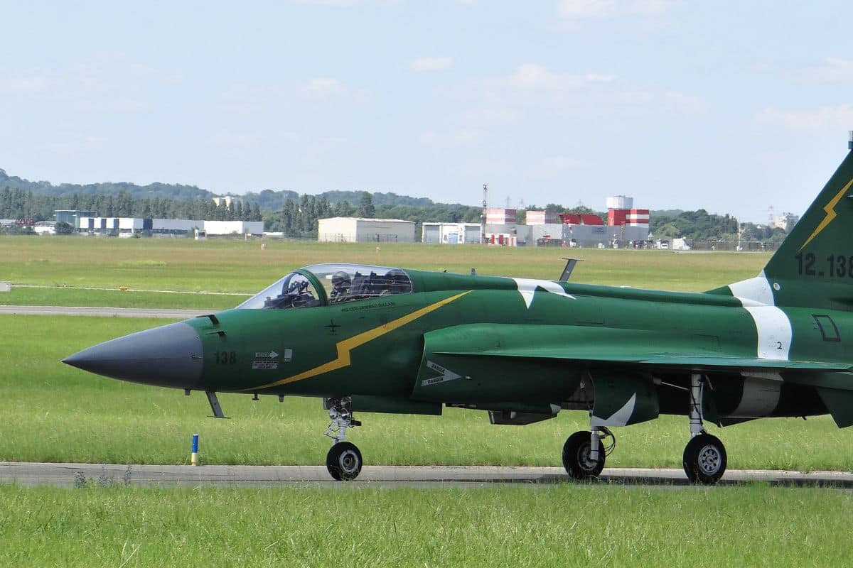 Le plus grand rival de l'Inde utilise leur récent affrontement comme vitrine pour vendre son avion de chasse « low-cost » qui intéresse 13 pays