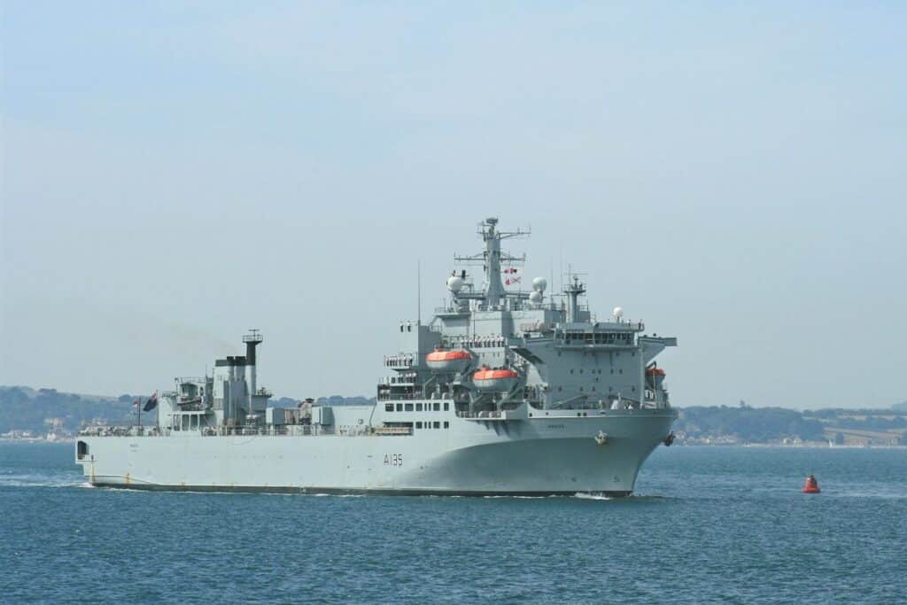 Le RFA Argus était un navire de la Royal Fleet Auxiliary exploité par le ministère britannique de la Défense sous pavillon Blue Ensign. Construit en Italie, l’Argus était auparavant le porte-conteneurs MV Contender Bezant. Le navire a été réquisitionné en 1982 pour servir durant la guerre des Malouines, puis acheté définitivement en 1984 afin d’être converti pendant quatre ans en navire d’entraînement aéronautique, en remplacement du RFA Engadine.