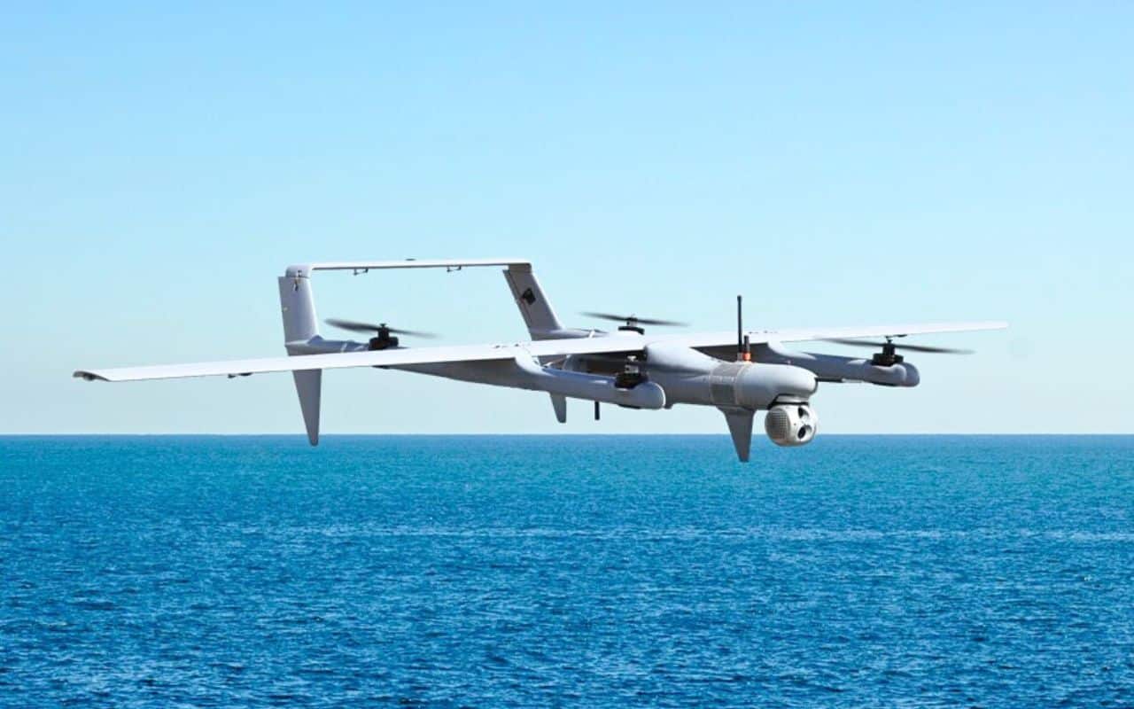 La Marine nationale gagne un drone qui supprime le talon d’Achille des mini-UAS embarqués, la mise en œuvre, et promet plus de vols utiles là où l’espace et l’équipage manquent