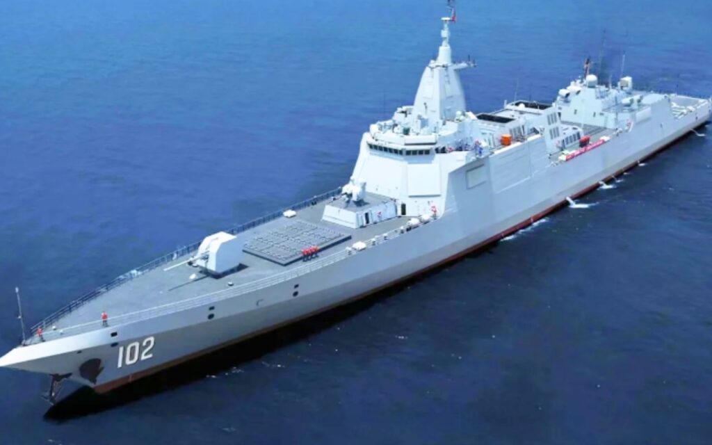 Le destroyer chinois Type 055 Nanchang procède au lancement d'un missile antiaérien HHQ-9 lors d'un exercice naval en mars 2021. Crédit : médias d'État chinois, auteur non identifié.