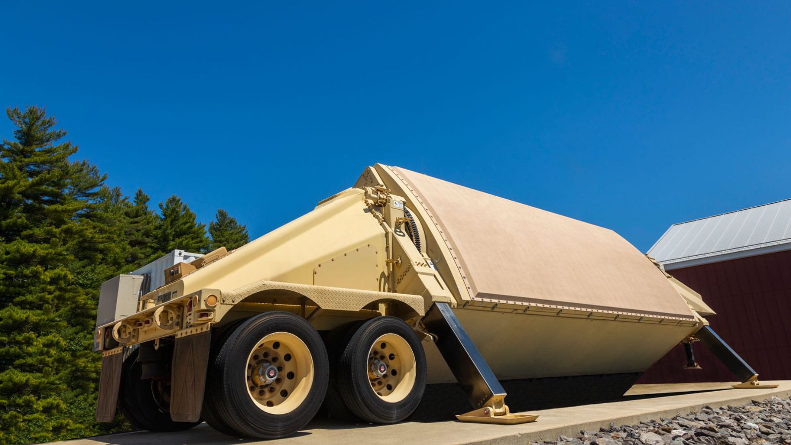 Les Américains investissent un milliard de dollars pour tenir ce « vieillard » à flot mais l’AN/TPY-2 est indispensable à leur défense anti-missile