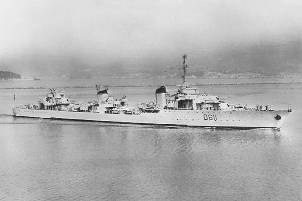 Le contre-torpilleur Le Terrible, navire de la Marine nationale appartenant à la classe Le Fantasque, mis en service dans les années 1930.Célèbre pour sa vitesse exceptionnelle, il détient le record de plus de 45 nœuds (environ 83 km/h) lors d’essais en mer, l’un des plus rapides jamais atteints par un navire de guerre.
