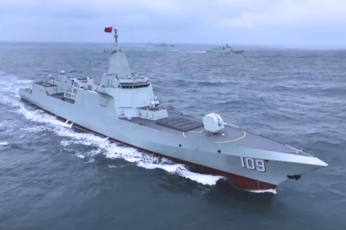L'armée chinoise dévoile encore deux nouveaux destroyers Type 055 de plus de 10 000 tonnes qui confirment son statut de plus grande flotte militaire du monde