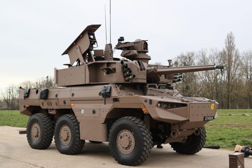 L' Engin Blindé de Reconnaissance et de Combat (EBRC) Jaguar est destiné à remplacer les véhicules du type AMX-10RC, ERC-90 Sagaie et VAB HOT.