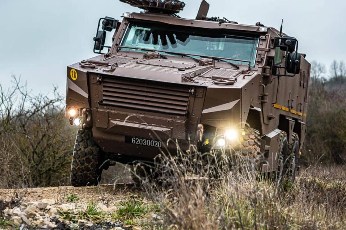 L'armée belge vient de recevoir le premier des blindés français de 24 tonnes qui vont profondément modifier son armée de terre : le Griffon 6X6