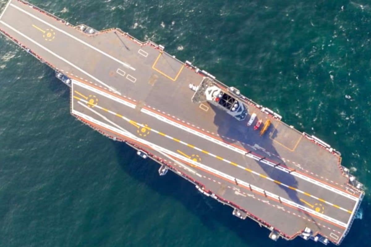 Deux fois lourd comme notre Charles de Gaulle, le porte-avions chinois Fujian est le plus grand navire de guerre à propulsion non nucléaire du monde avec 80 000 tonnes