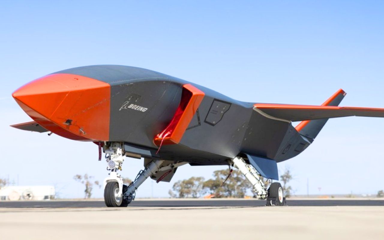 L'Allemagne déclare que ses pilotes auront bientôt un robot armé comme coéquipier : le MQ-28 Ghost Bat de Boeing, Mach 0,9, AIM-120 autonome et 3 700 km de portée