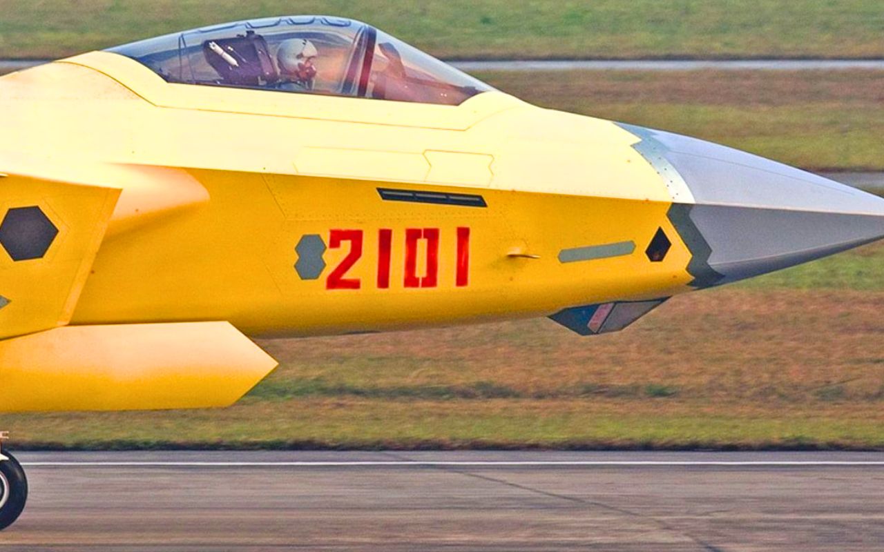 La Chine pourrait dépasser les États-Unis en nombre de chasseurs furtifs avec 1 000 J-20 en 2030 alors que les Etats-Unis tablent sur 1100 F-35