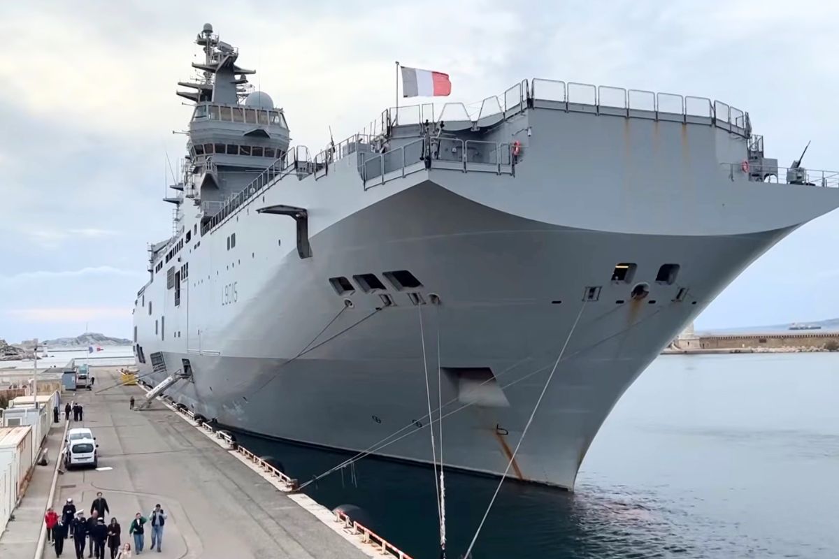 Ce fleuron de la flotte française va être redéployé en urgence dans l’océan Atlantique avec la redéfinition du cadre de la mission Jeanne d'Arc 2026 : le Dixmude