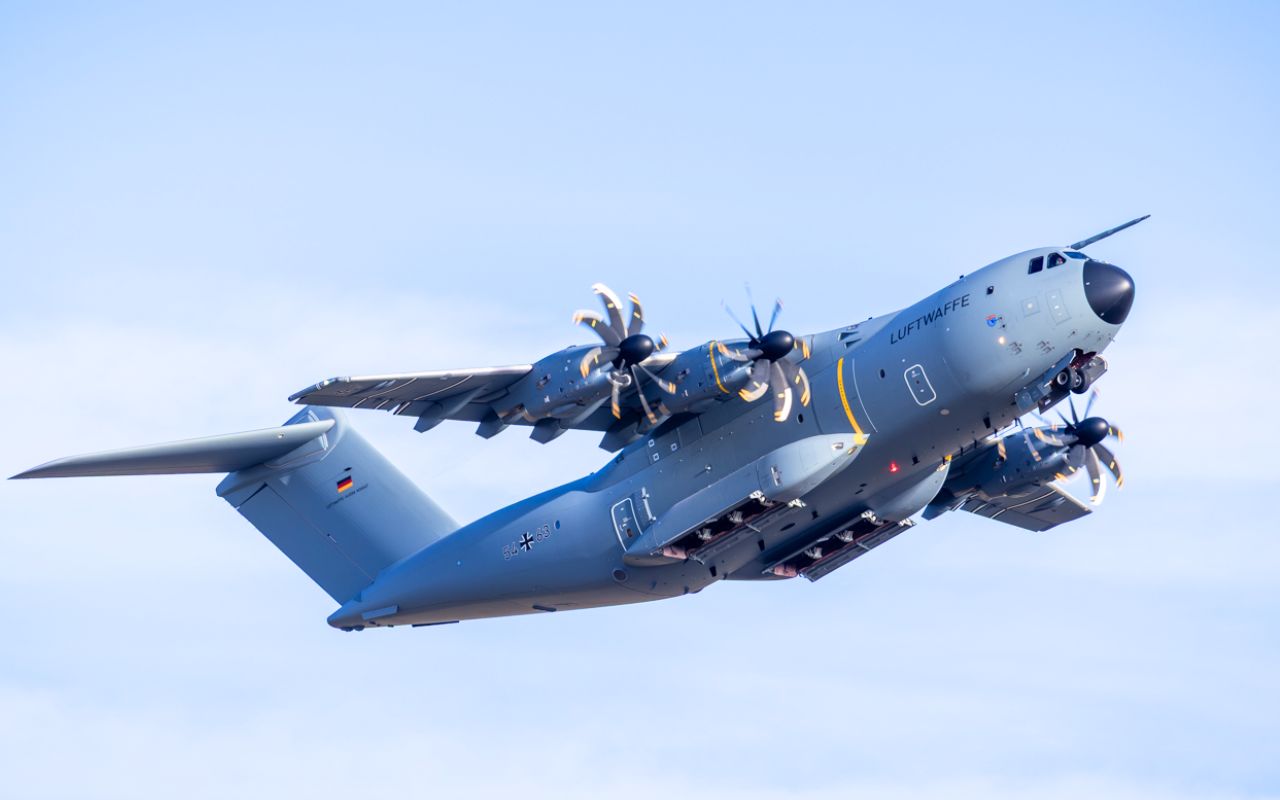L'Allemagne reçoit son 53e A400M Atlas et Airbus n'a plus que 39 appareils à livrer avant un trou industriel majeur sur sa chaîne d'assemblage