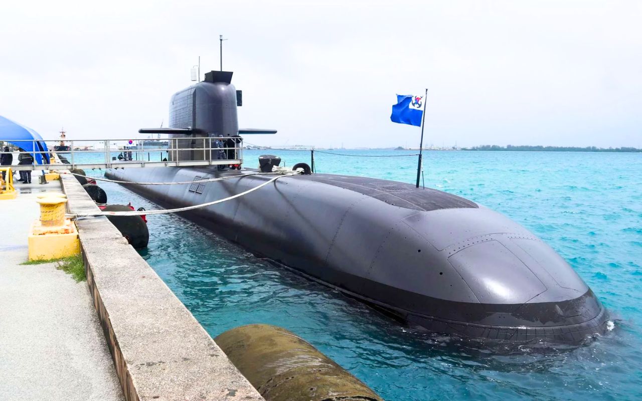 La Corée du Sud envoie son meilleur sous-marin à 14 000 km jusqu'à Guam pour décrocher le contrat de 12 sous-marins canadiens face à l'Allemagne