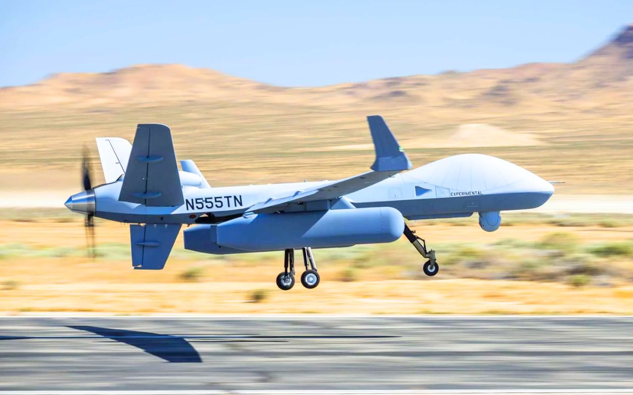 Ce drone pourrait sauver la Royal Navy : General Atomics et Saab font voler le MQ-9B LoyalEye un AWACS sans pilote qui patrouille 40 heures et résout enfin le problème Crowsnest sur les porte-avions Queen Elizabeth