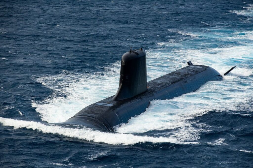 le SNA de classe Barracuda Suffren navigue au sud de Toulon le samedi 10 octobre 2020.