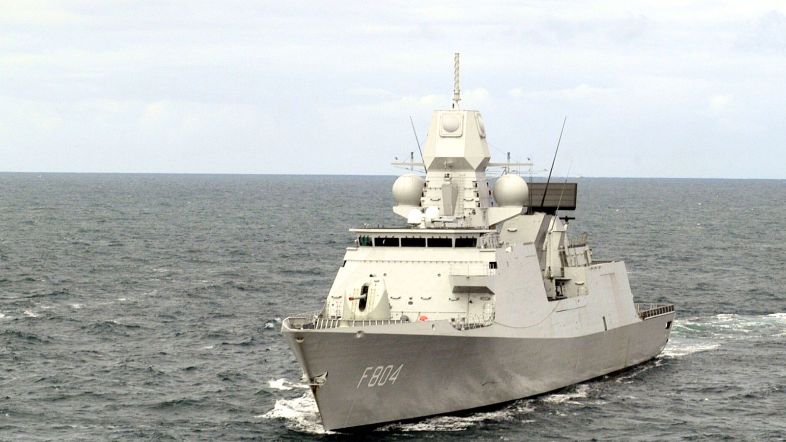 La Chine annonce avec orgueil avoir brouillé une frégate européenne à 1,7 milliard d'euros en mer de Chine méridionale : la HNLMS De Ruyter