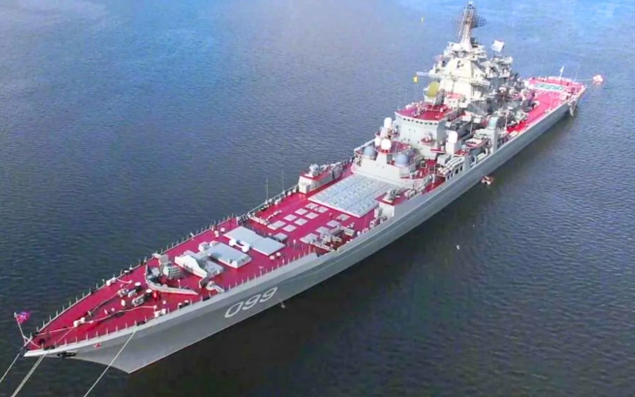 Disparu pendant 29 ans, ce mastodonte russe de 28 000 tonnes ressurgit avec le plus gros arsenal de missiles jamais vu en mer