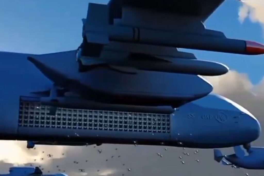 Selon les médias d’État chinois, le Jiutian dispose d’une autonomie de 7 000 kilomètres et peut transporter 100 drones.