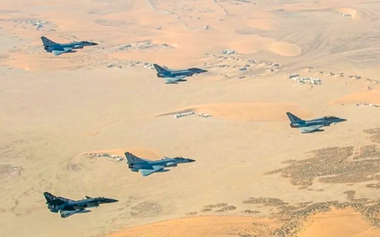 La Chine jubile : son J-10CE pakistanais bat 9-0 l'Eurofighter Typhoon qatari lors de Zilzal-II mais sans le missile Meteor européen qui aurait pu tout changer