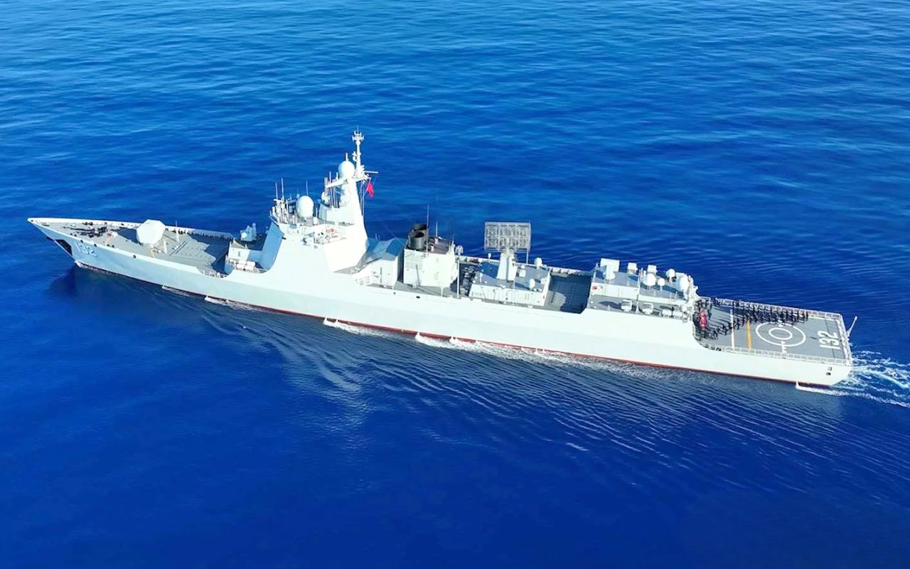 La Chine met un nouveau coup de pression aux Etats-Unis avec son 35e destroyer Type 052D moderne : Pékin produit deux fois plus vite que les chantiers américains dans le Pacifique