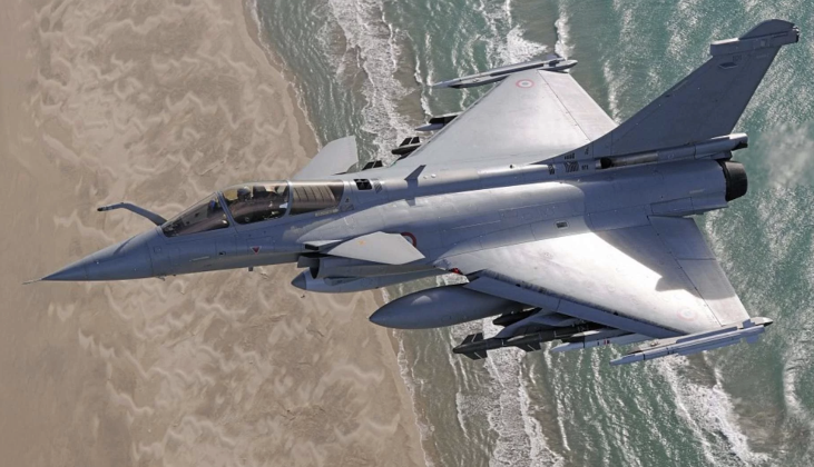 Un chasseur Rafale en vol