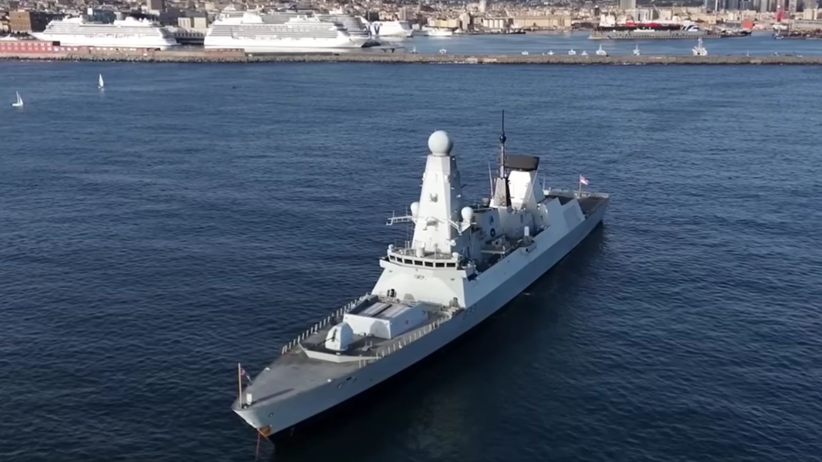 La plus grande rivale de la flotte française semble enfin retrouver des couleurs avec ce projet de navire de guerre pensé comme un hub de coordination de drones : le CCV